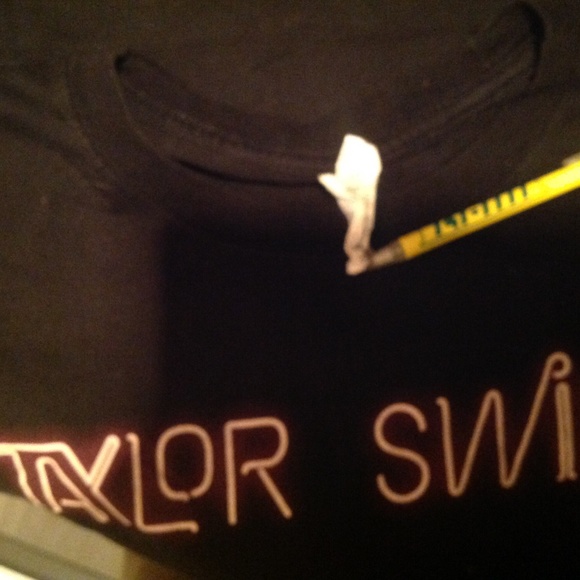 Taylor Swift concert tshirt - Picture 3 of 3